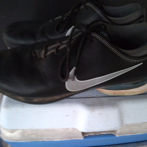 Athletic_Shoes